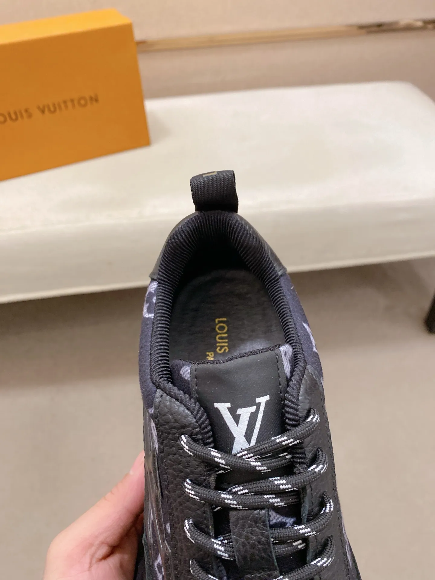 Factory price: 442💰🎉🎉LV~Louis Vuitton trendy men's shoes, new shipments, latest matching, same style as the official website, super high quality, best-selling season [strong][strong][strong] Selected first-layer cowhide, comfortable and breathable mesh lining, original last, comfortable on the feet, wear-resistant rubber outsole, size: 38-44.